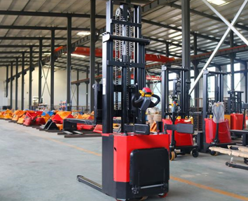 冠航電動(dòng)搬運(yùn)車(chē)著力發(fā)展技術(shù)和品牌