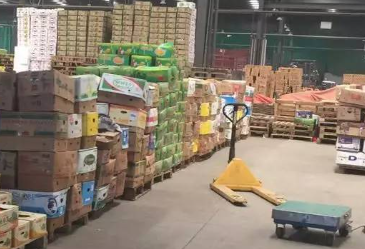 北京密云區(qū)水果批發(fā)市場(chǎng)手動(dòng)液壓搬運(yùn)車如何搬運(yùn)貨物